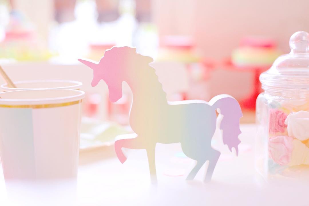 UNICORN PARTY. Holidays Unicorn Party for Miss Bianca A pastel iridescent party for little unicorns ☺️Thank you Kajsa @kajsadaisyparis for the best parties in town, and to all the parents of these adorable girls! Julie Bergmann ✨Set design by Lili Bergmann✨ This beautiful unicorn is from @juliarosegifts #unicorn #unicornparty #kidsparty #kidsdecor #eventdecor #eventdesign #lilibergmann #lilibergmannstudio